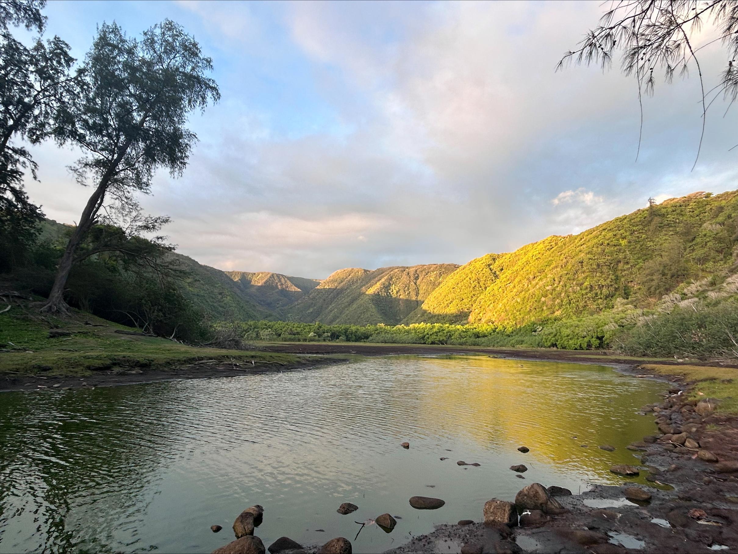 sunrise at Pololu Valley 